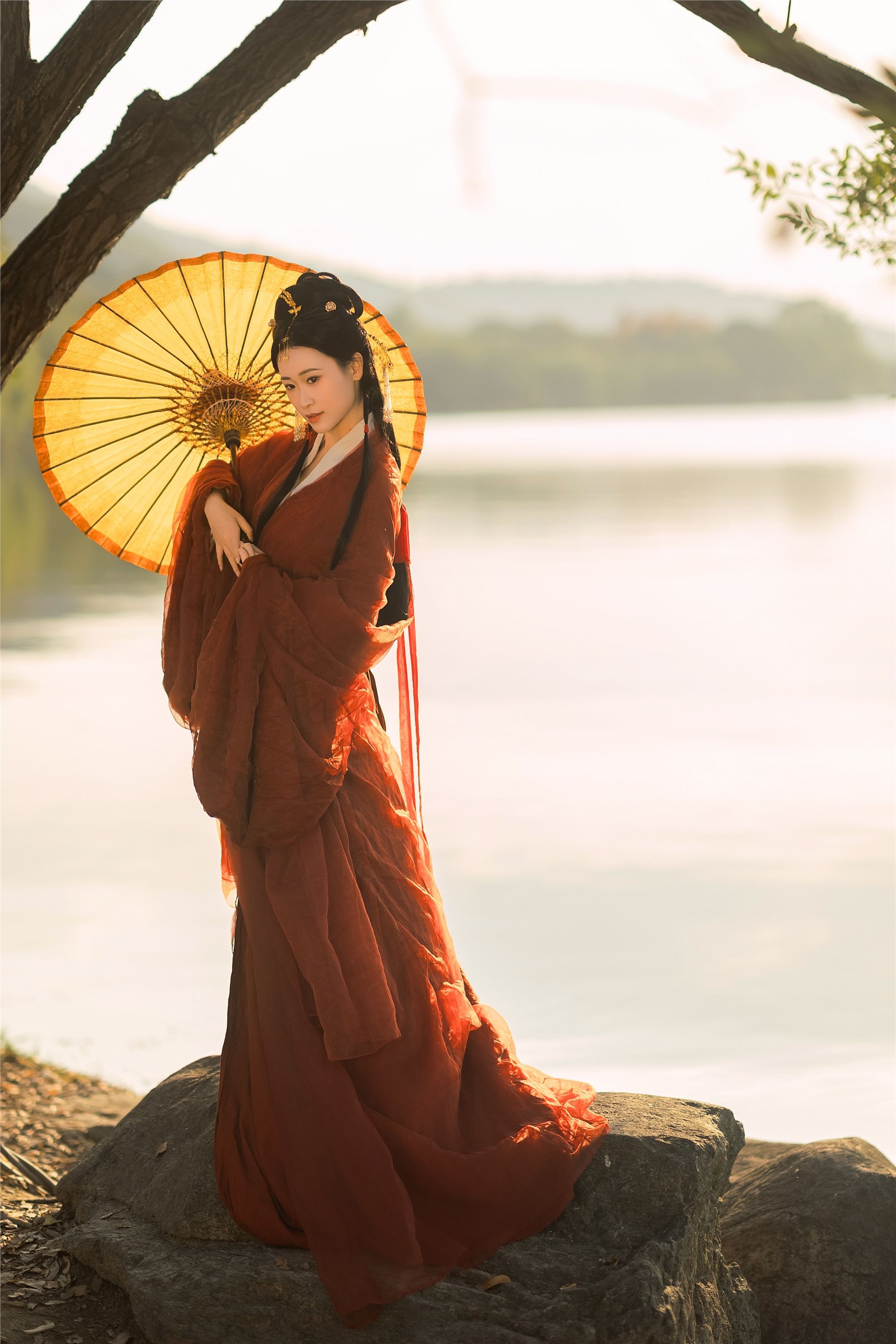 YITUYU艺图语 2025.01.27 落日熔金 江月月月